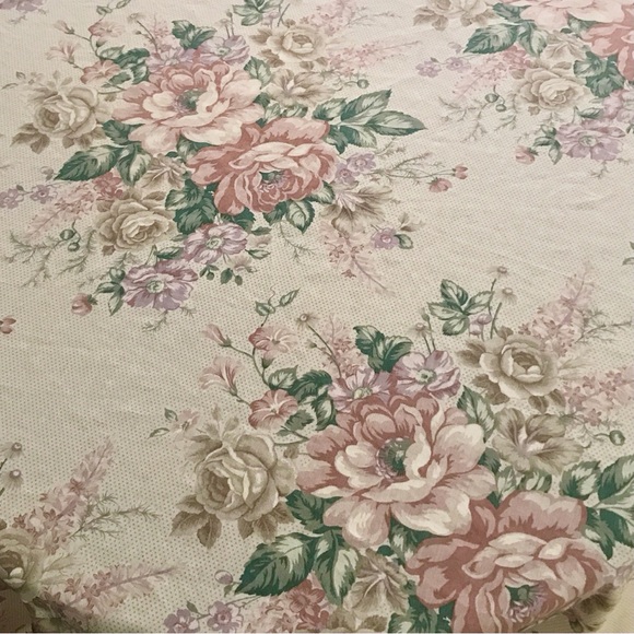 Vintage JC Penney USA Table Cloth Round Floral 6’ Or 72” Cottage Beautiful - Picture 4 of 8
